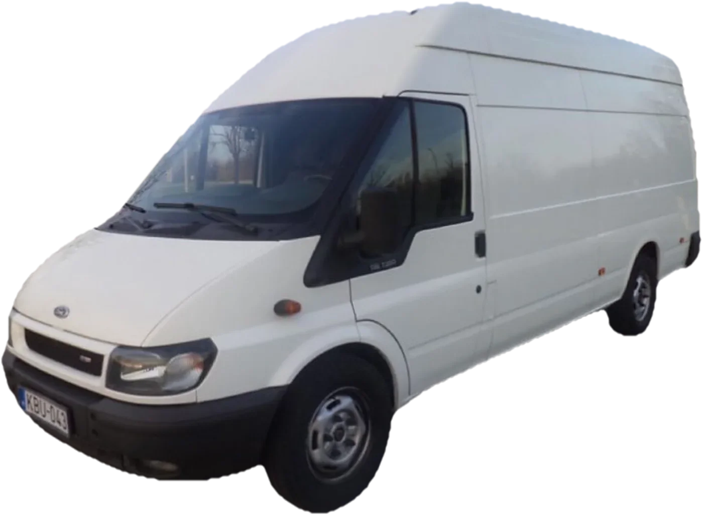 A fehér, magas tetős Ford Transit furgon